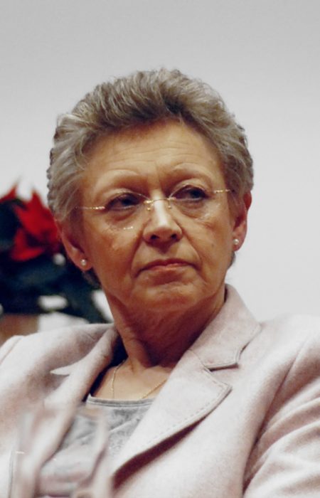 Francoise_Barre-Sinoussi-press_conference_Dec_06th_2008-1-450x700